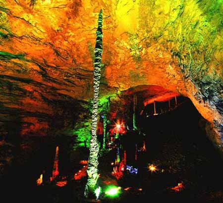 長沙出發(fā)到溶洞奇觀黃龍洞、天門山、玻璃棧道、鳳凰古城九景往返三日游