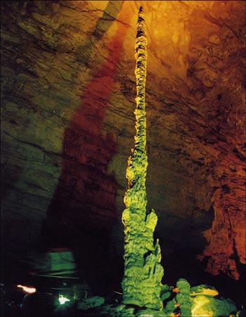 張家界國家森林公園、大峽谷、玻璃橋、鳳凰古城四日游