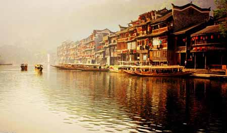 張家界國家森林公園、袁家界、天子山、大峽谷、玻璃橋、鳳凰古城兩晚三日游