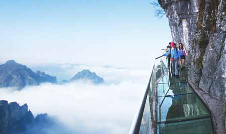 張家界國家森林公園、天子山、袁家界、金鞭溪、十里畫廊、玻璃橋、天門山、玻璃棧道兩晚三日游